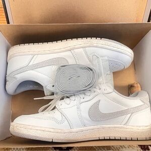 Air Jordan 1 low SE- size 8W / 6.5 GS